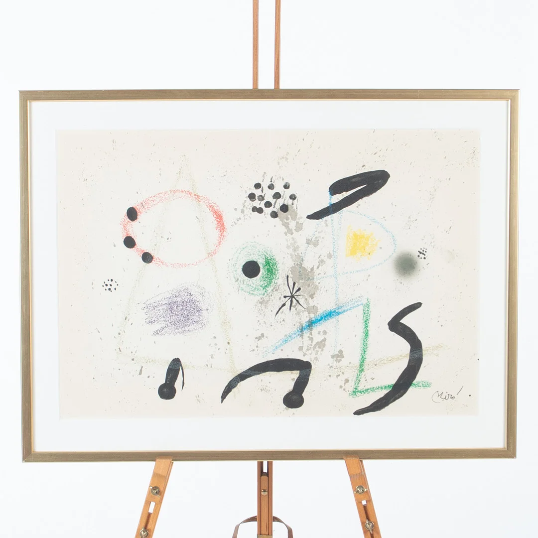 JOAN MIRÓ. Färglitografi med motiv ur sviten "Maravillas con Variaciones Acrósticas en El Jardín de Miró". — Engravings & Prints — Laholms Auktionskammare