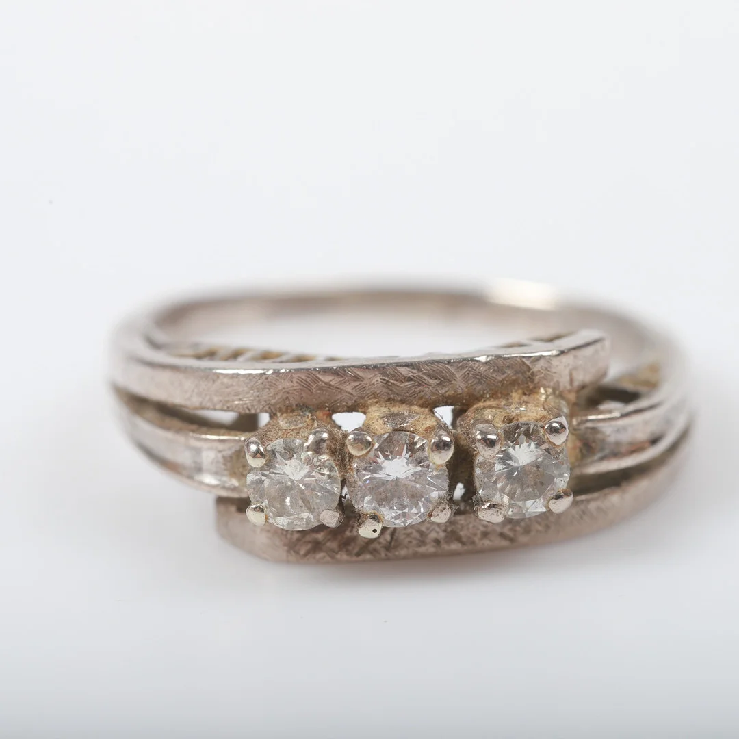 RING, 18 K vitguld med briljantslipade diamanter, totalt ca 0,48 ct. — Rings — Helsingborgs Auktionskammare