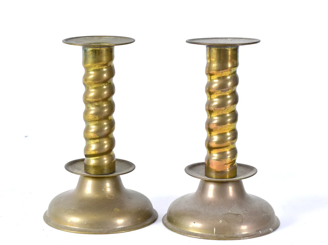 LJUSSTAKAR, 1-par, mässing, 1900-tal. — Candlesticks — Halmstads Auktionskammare