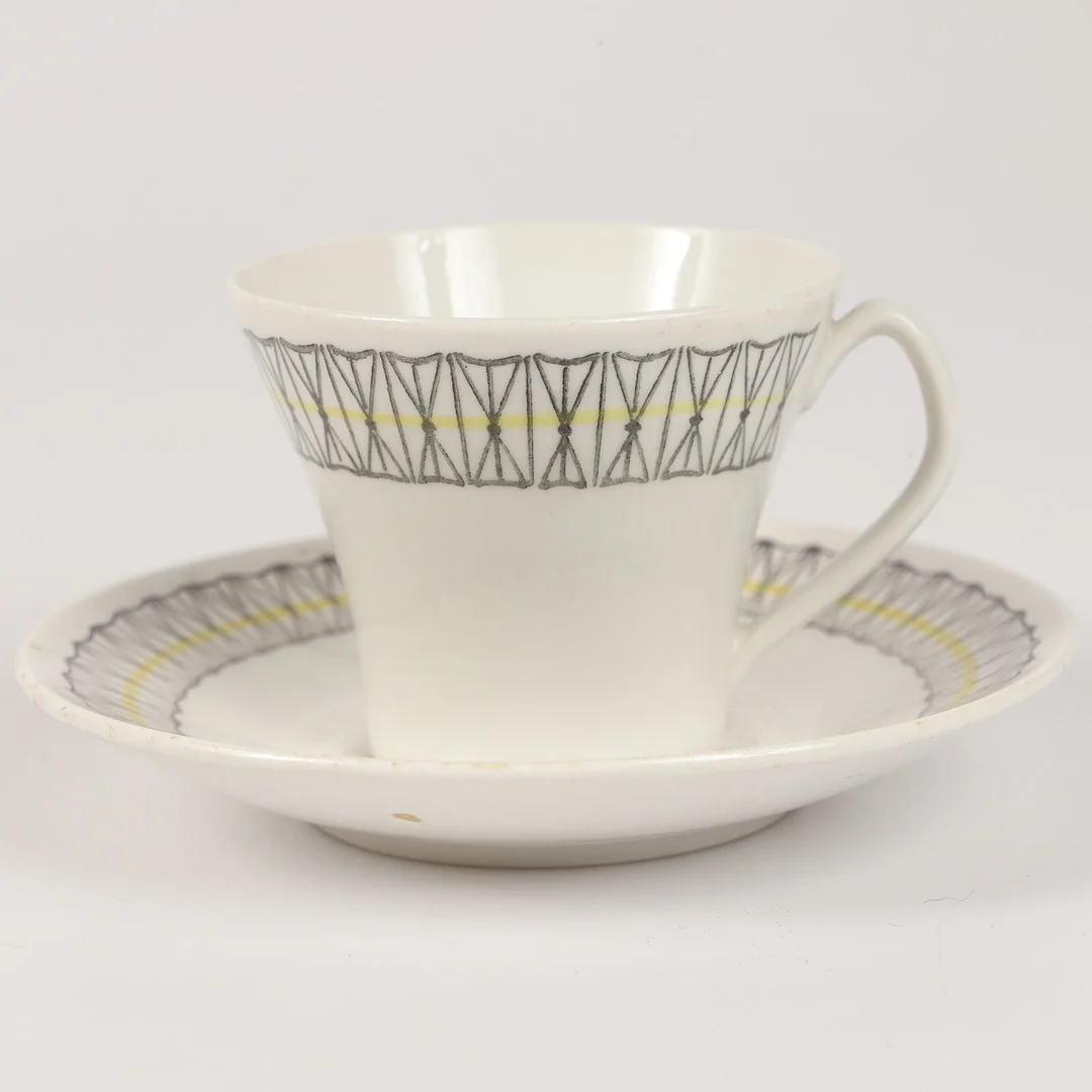 HELMER RINGSTRÖM. Kaffeservis, "Kryss", 12 delar, porslin, Upsala-Ekeby/Gefle. — Tableware — Helsingborgs Auktionskammare