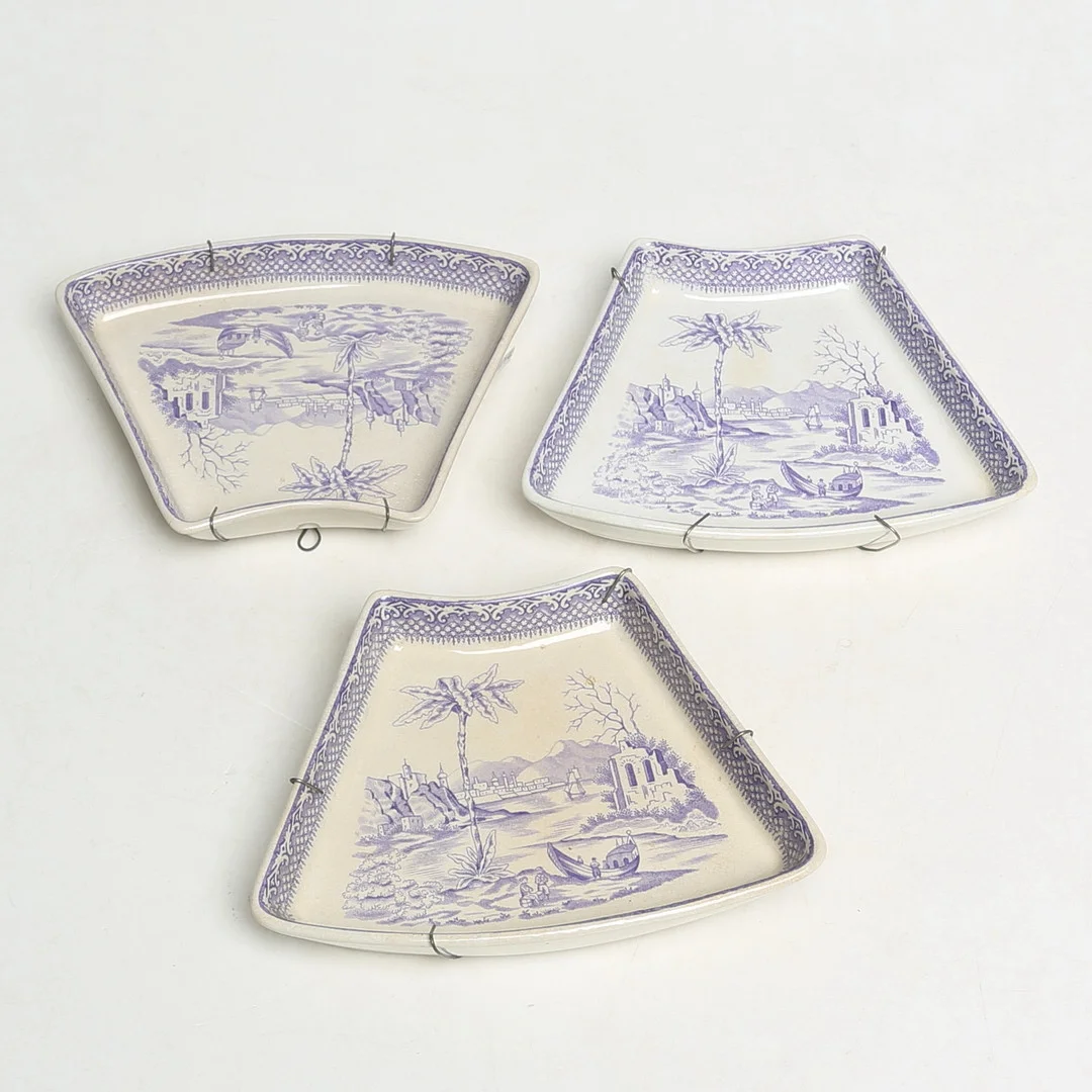 KABARETDELAR 3 st, flintgods, Gustavsberg, 1800-tal. — Tableware — Kalmar Auktionsverk