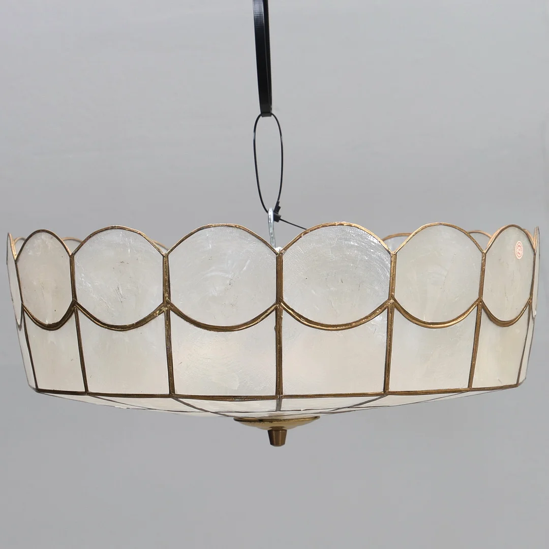 TAKLAMPA,PLAFOND. snäckskal, 1900-talets andra hälft. — Ceiling lights — Gomér & Andersson Jönköping