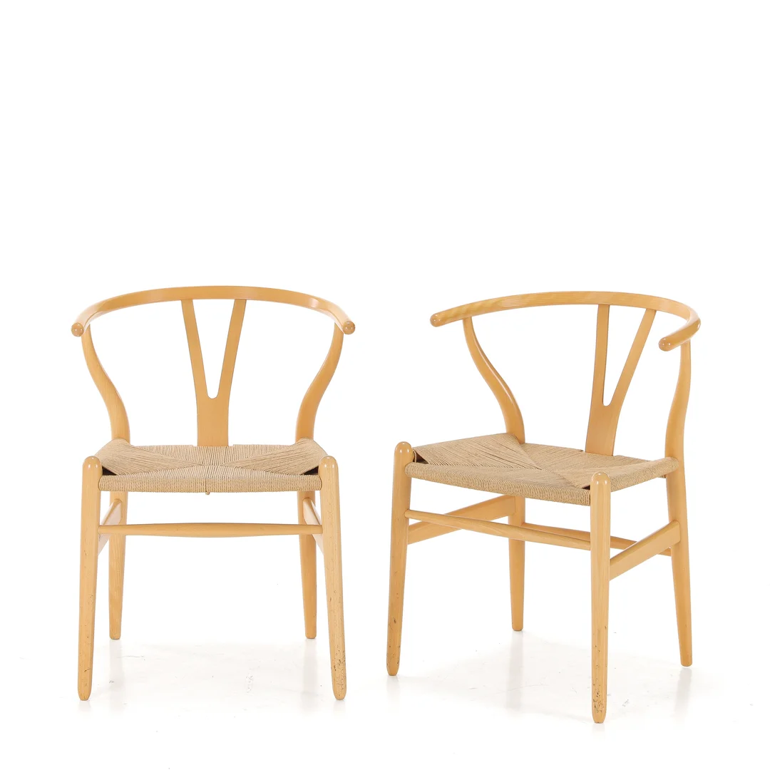 Hans J. Wegner. A pair of beech 'Y-chairs', model CH24 (2) — Furniture/Chairs — Lauritz