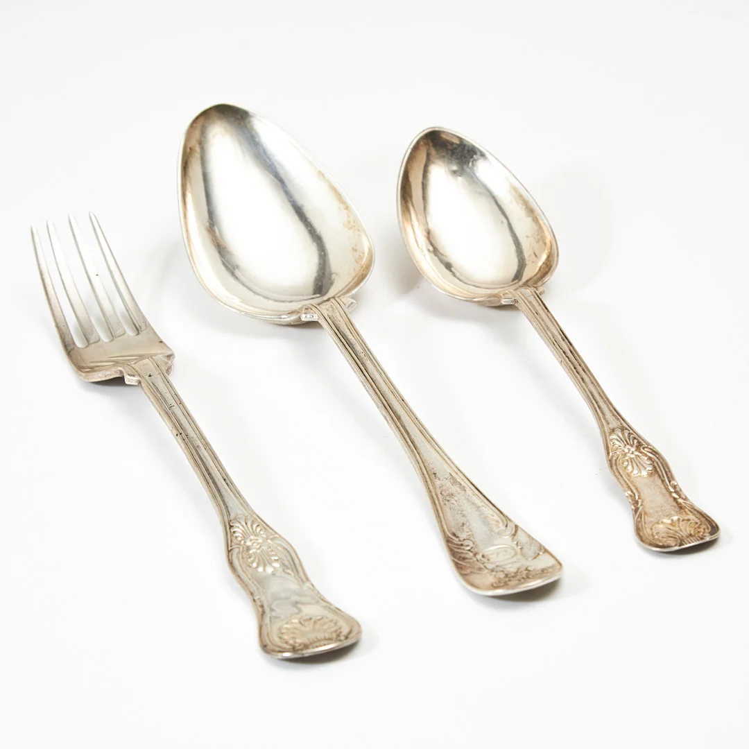 MATSKEDAR, BORDSSKEDAR & MATGAFFLAR, silver, Gammal Fransk och Engelsk Snäck, 18/1900-tal. — Silver — Stockholms Auktionsverk Magasin 5