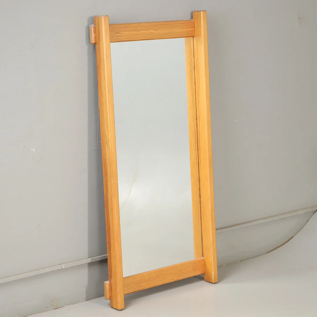 SPEGEL, furu, 1900-talets andra hälft. — Mirrors — Helsingborgs Auktionskammare