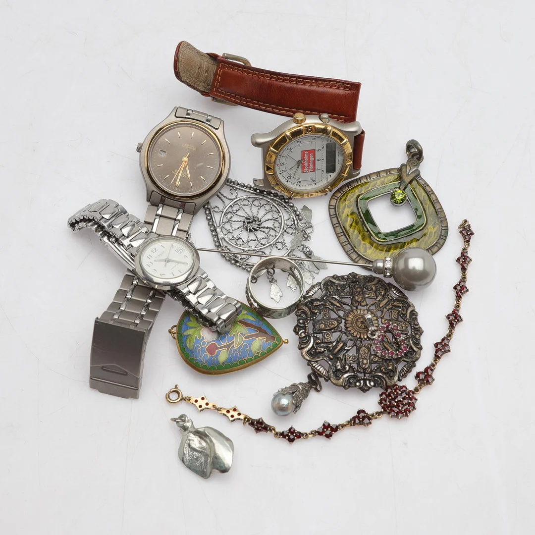 BIJOUTERIER, ca 13 delar, delvis silver, 19/2000-tal. — Costume Jewellery — Gomér & Andersson Norrköping