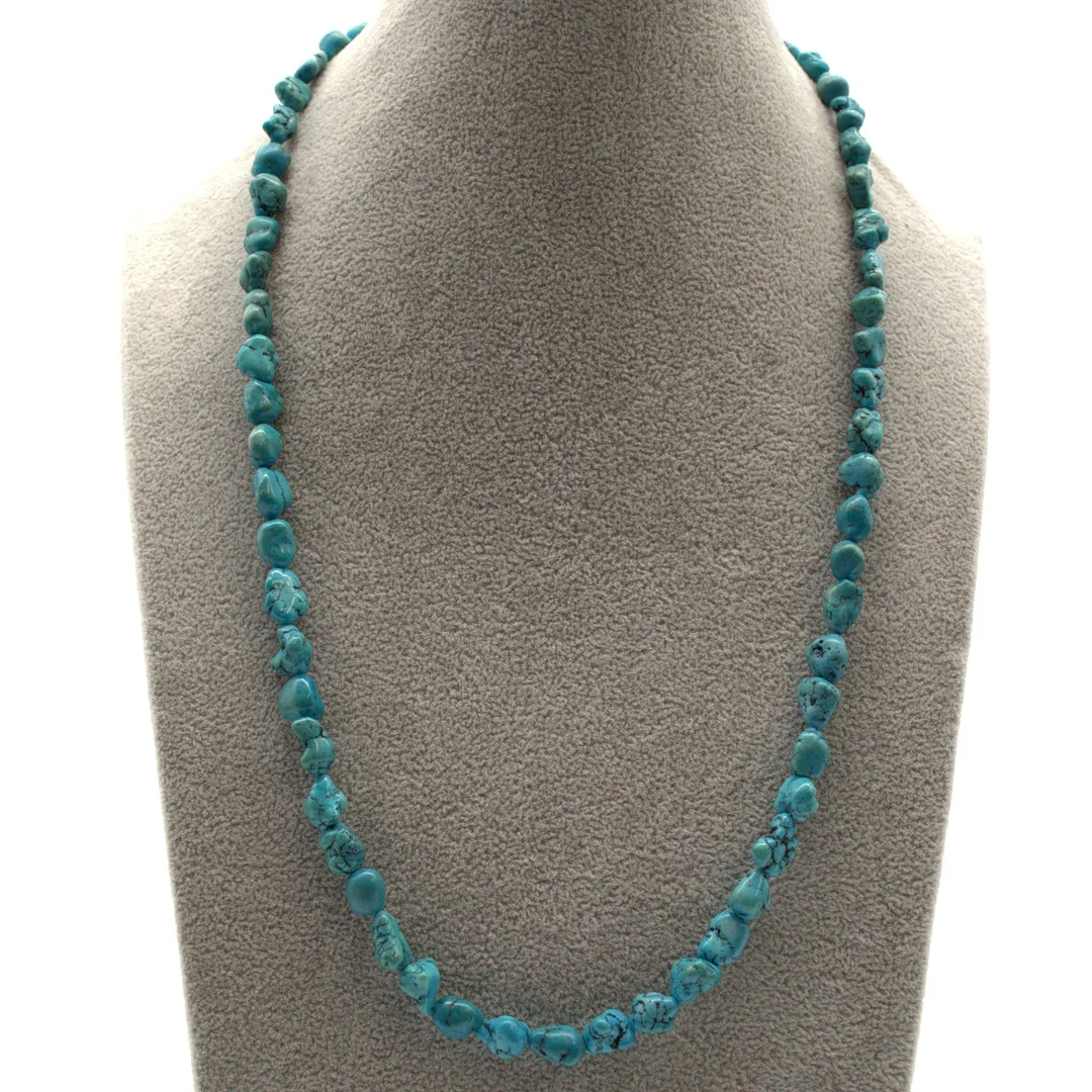 COLLIER AUS NUGGETS AUS TÜRKIS, EINZELN GEKNÜPFT, MIT VERSILBERTEM VERSCHLUSS, 20. JAHRHUNDERT. — Necklace — Kunst- und Auktionshaus Kleinhenz