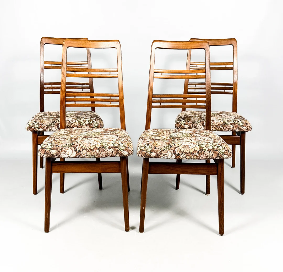 SVANTE SKOGH. STOLAR, 4 st, "Rosetto", 1900-talets mitt. — Armchairs & Chairs — Auktionshuset STO Bohuslän