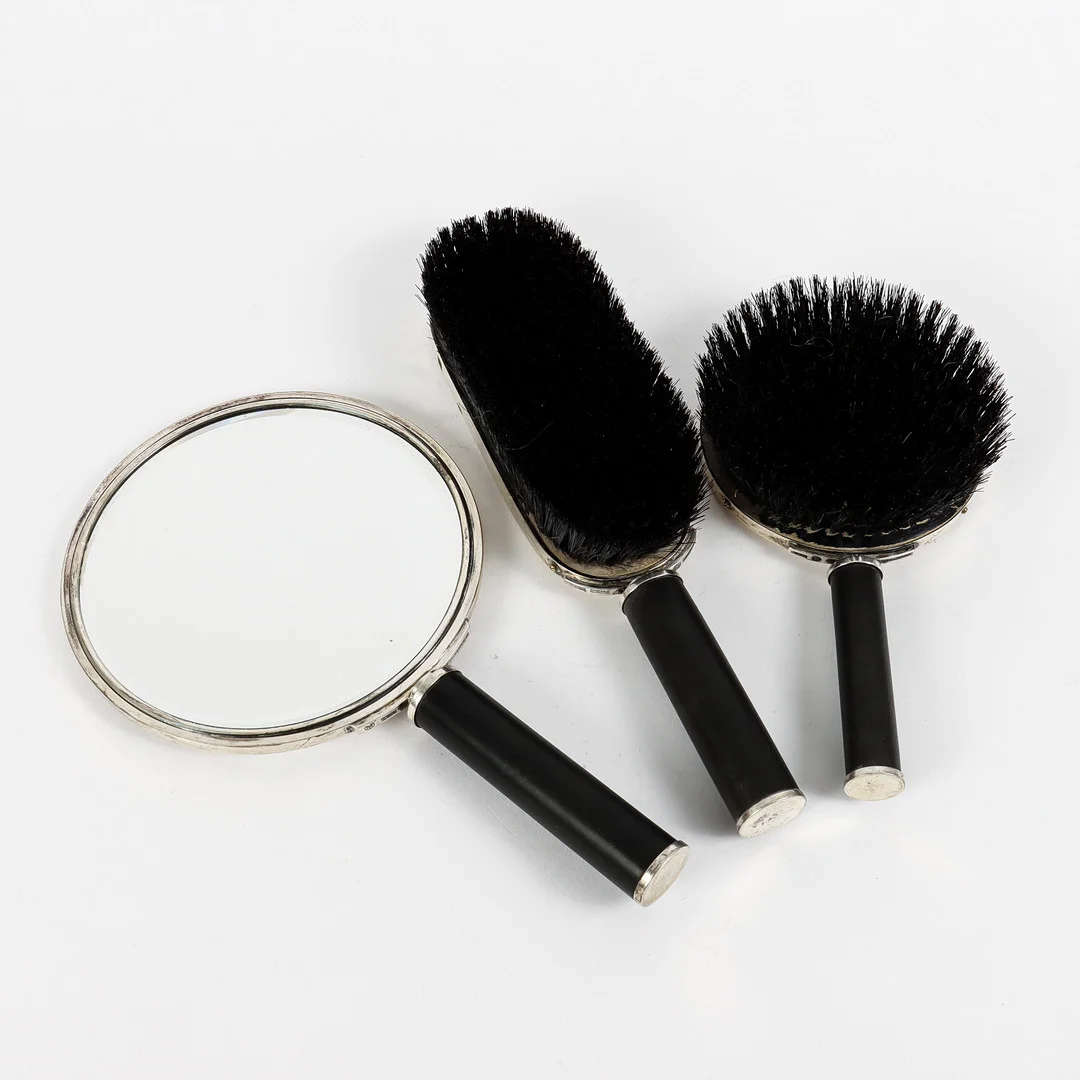 DAVID ANDERSEN. Toalettset 3 delar, silver och bakelit, "Funkis", Norge, 1900-talets första hälft. — Silver — Karlstad Hammarö Auktionsverk