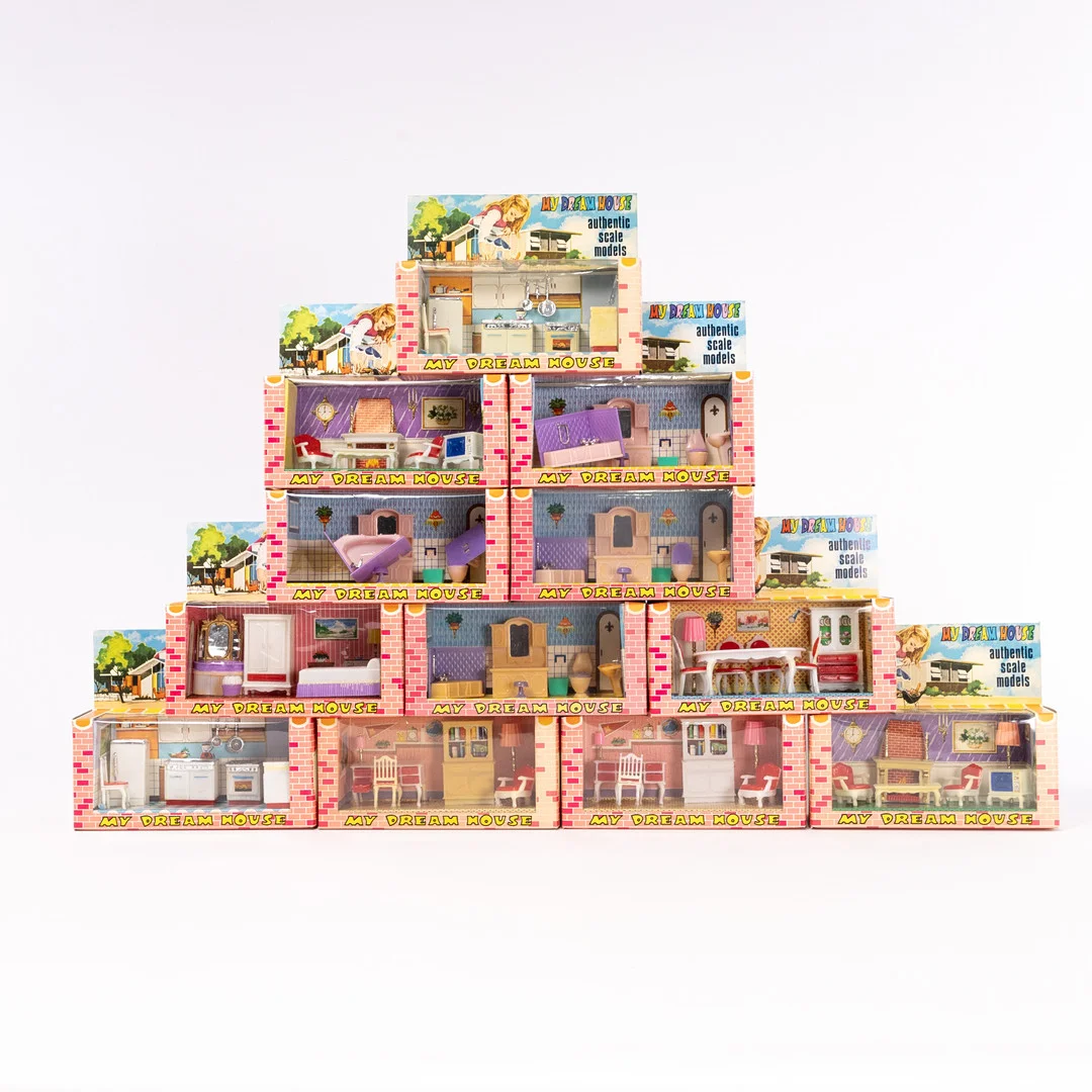 DOCKMÖBLER, 12 förpackningar, "My dream house", 1970-tal. — Toys — Karljohan Auktioner