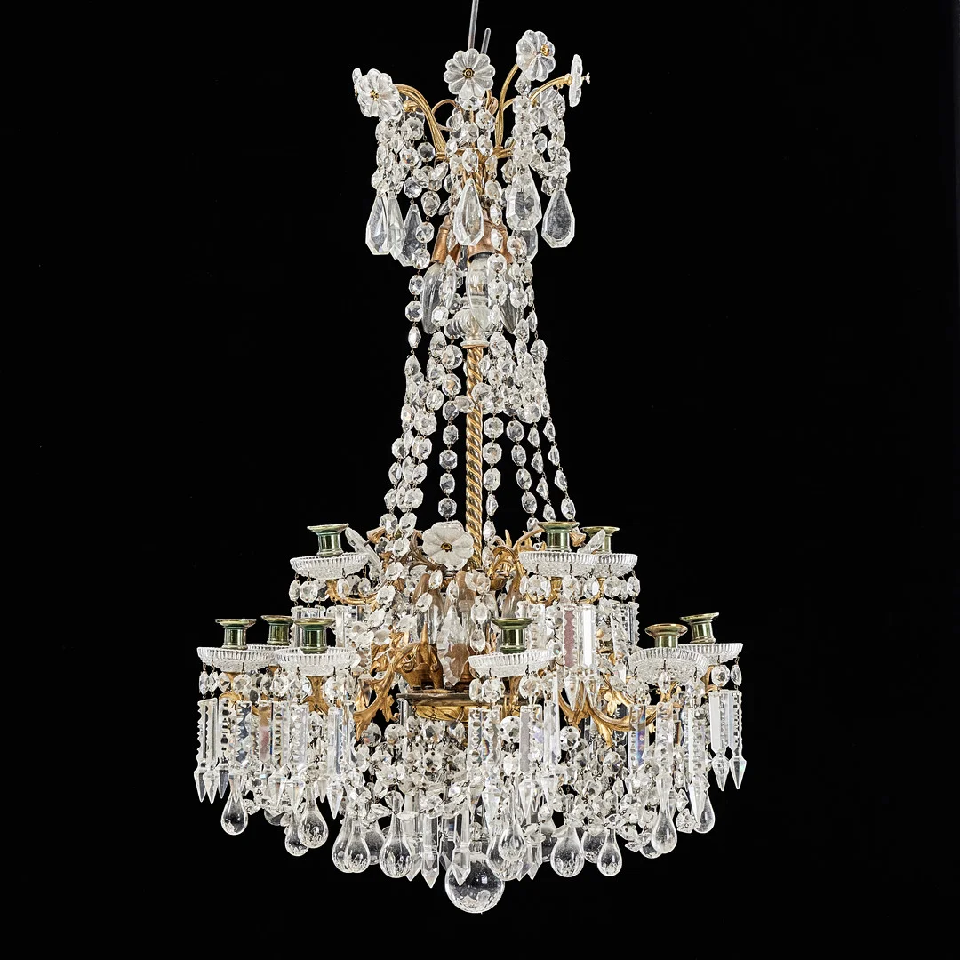 LJUSKRONA, 1800-talets slut, oscariansk, bronserad stomme, för 12 ljus, behängd med prismor, elektrifierad. — Chandeliers — Stockholms Auktionsverk Magasin 5