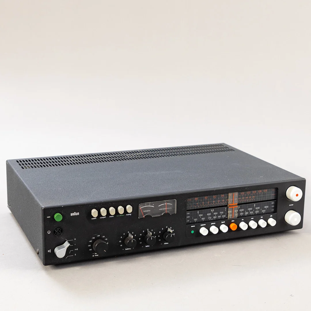 DIETER RAMS. Braun. Tuner-Vorverstärker CES 1020. — Modern consumer electronics — Stockholms Auktionsverk Hamburg