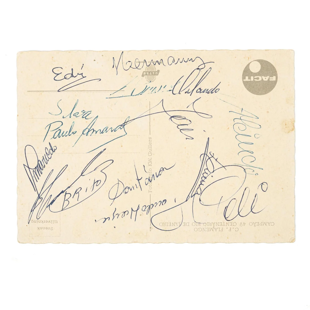 Autografer, brasilianska fotbollsspelare, bland andra Pelé, 1966. — Samlarföremål/Memorabilia — Bukowskis
