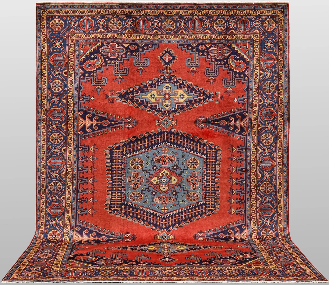 MATTA, Wiss, cirka 315 x 220 cm. — Persian Carpets & Textiles — RA Auktionsverket Norrköping