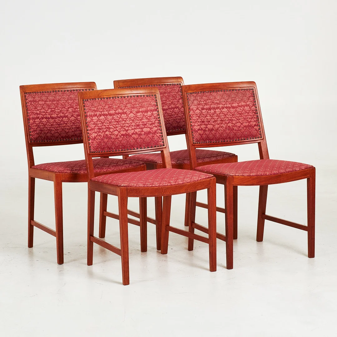 BERTIL FRIDHAGEN. STOLAR, 4 st, "Dinett", stommar i teak, klädsel i textil, brännmärkta Bodafors. — Armchairs & Chairs — Stockholms Auktionsverk Sickla