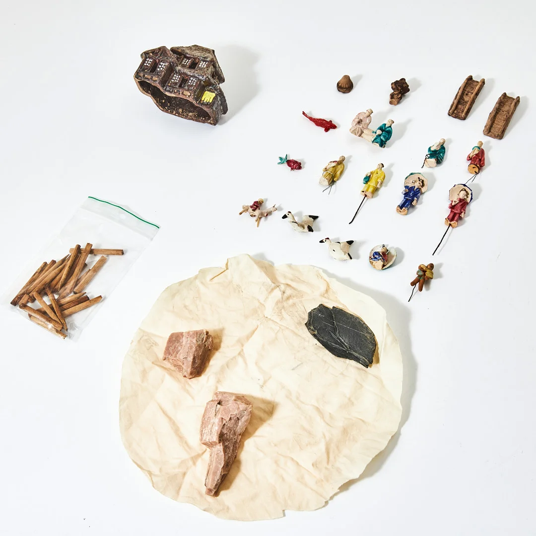 MINIATYRER, keramik, Japan, 1900-tal, delvis glaserad. — Ceramics & Porcelain — Stockholms Auktionsverk Magasin 5