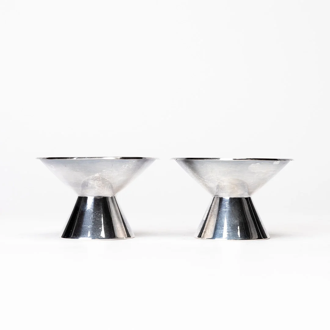 LJUSSTAKAR, ett par, silver, Guldsmedsaktiebolaget, Stockholm, 1959. — Silver — Auktionshuset Kolonn