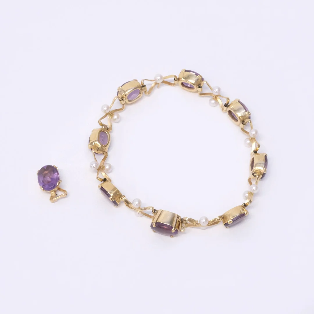 ARMBAND MED PÄRLOR OCH AMETISTER, HERIBERT ENGELBERT. — Bracelets — Björnssons Auktionskammare