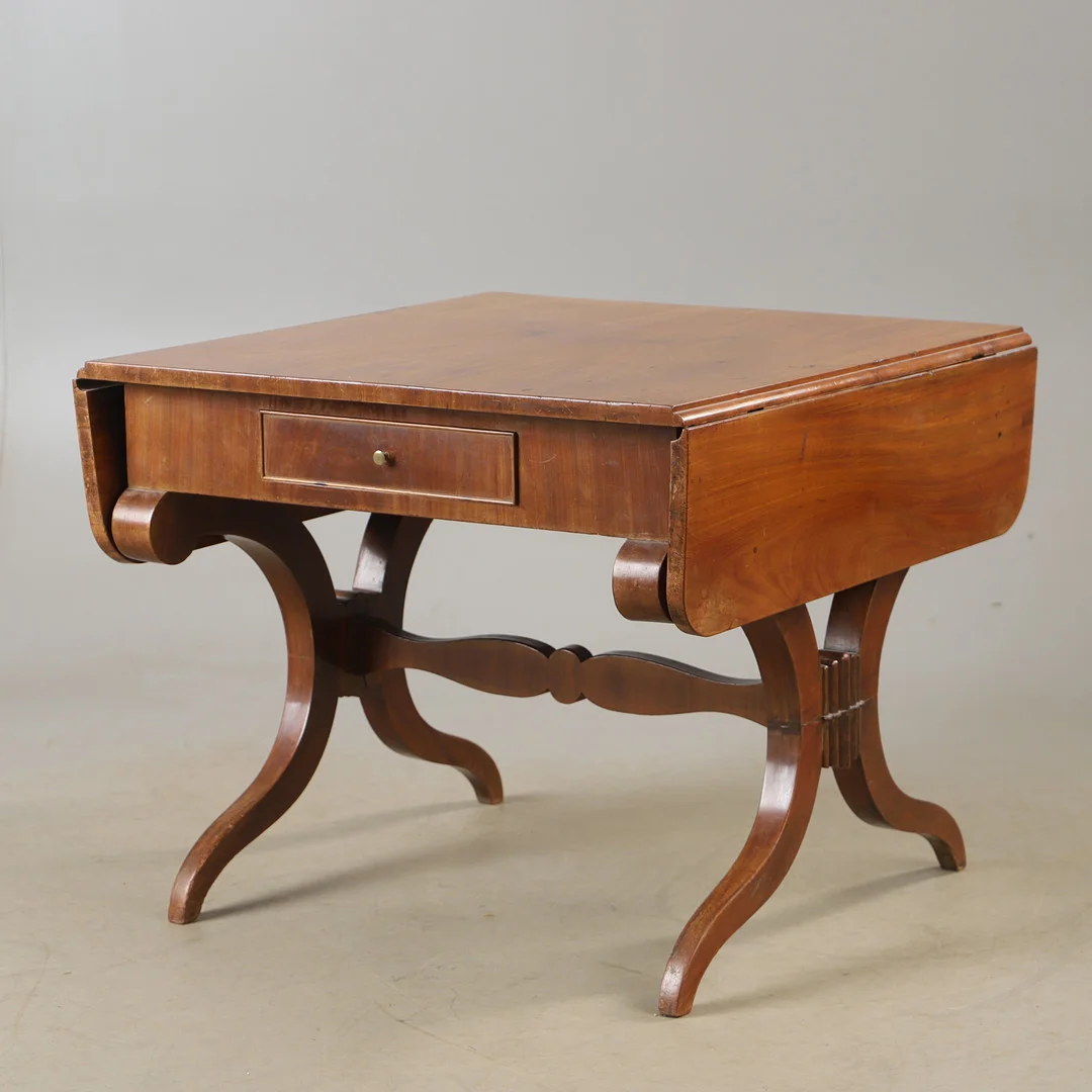 SALONGSBORD, mahogny, empirestil. — Tables — Helsingborgs Auktionskammare