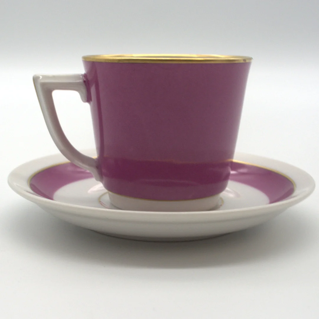 THORKILD OLSEN. FÜR ROYAL COPENHAGEN TASSE MIT UNTERTASSE, HANDBEMALT, MIT GOLDRAND. — European — Kunst- und Auktionshaus Kleinhenz
