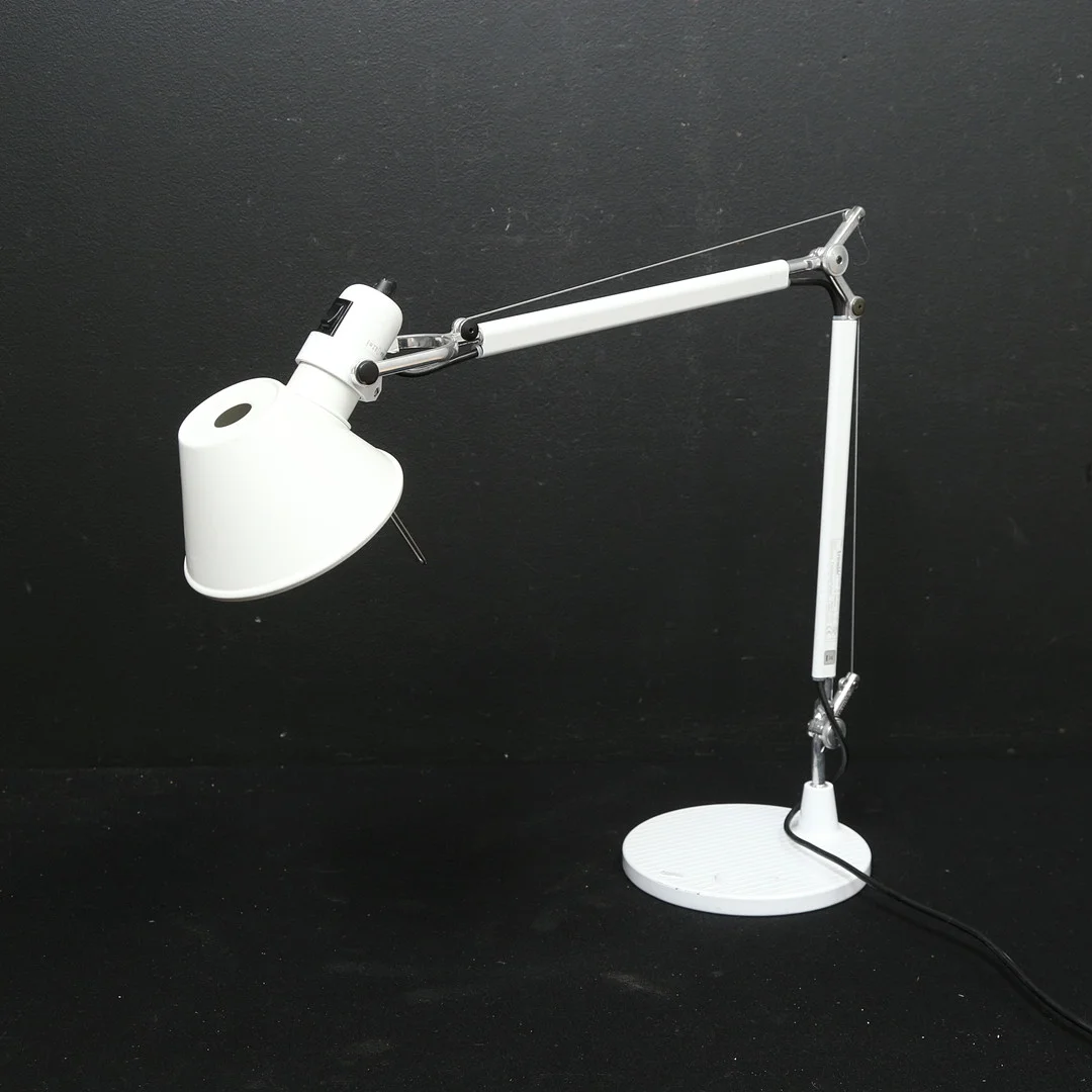 MICHELE DE LUCCHI & GIANCARLO FASSINA. Tolomeo, skrivbordslampa, för Artemide. — Table Lamps — Gomér & Andersson Linköping