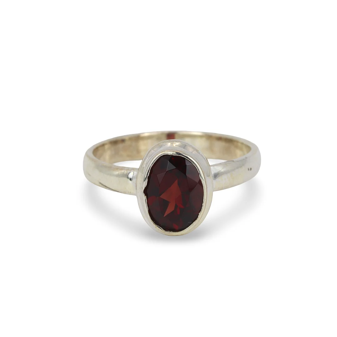 GARNET SILVER RING. — Rings — Chalkwell Auctions