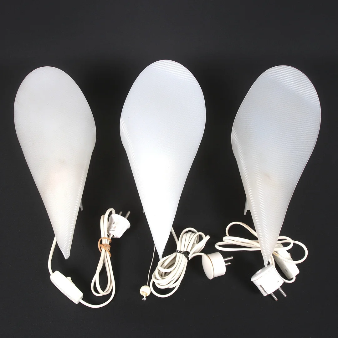 VÄGGLAMPOR, 3 st, plexiglas, 1950/60-tal. — Wall Lights — Stadsauktion Sundsvall