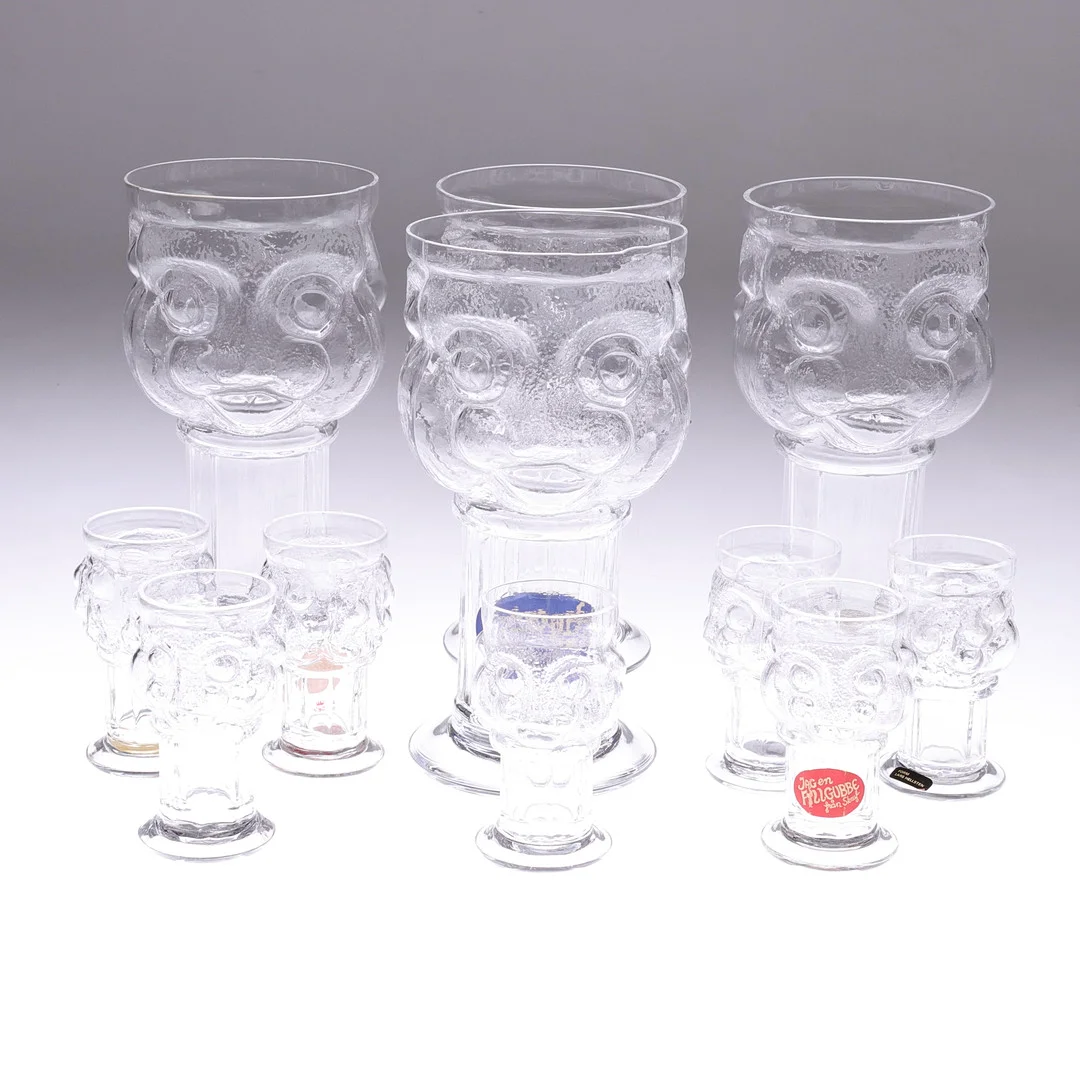 LARS HELLSTEN, ölglas samt snapsglas med ansiktsform, 10 delar, Skruf. 1900-tal. — Tableware — Gomér & Andersson Linköping