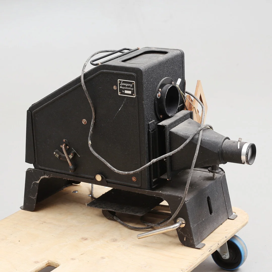 PROJEKTOR, Megadiaskop, Liesegang, nr 3284. — Technica & Nautica — Auktionshuset Thelin & Johansson