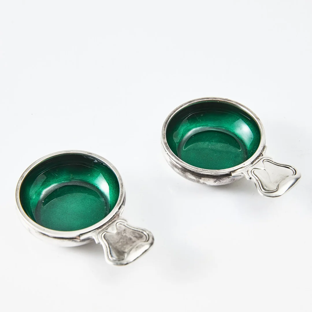 GEORG JENSEN. Saltkar, ett par sterlingsilver och emalj, Danmark efter 1945. Design nr 100. — Pewter, Brass & Copper — Stockholms Auktionsverk Magasin 5