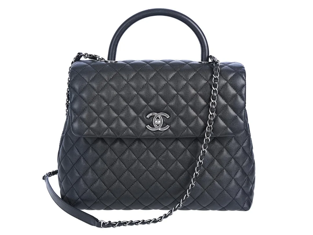 CHANEL, VÄSKA, Maxi Flap Top Handle Bag, svart quiltat kaviarläder, metallfärgade beslag, 34x26x11 cm, hologrammärkt 23262287, år 2016-2017, dustbag. Very Good Condition. — Accessoarer/Väskor — Kaplans