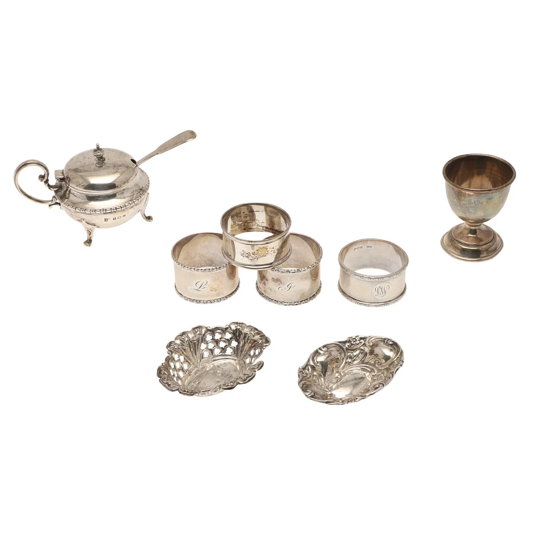 A MIXED LOT OF SILVER. — Silver — Lawrences Auctioneers