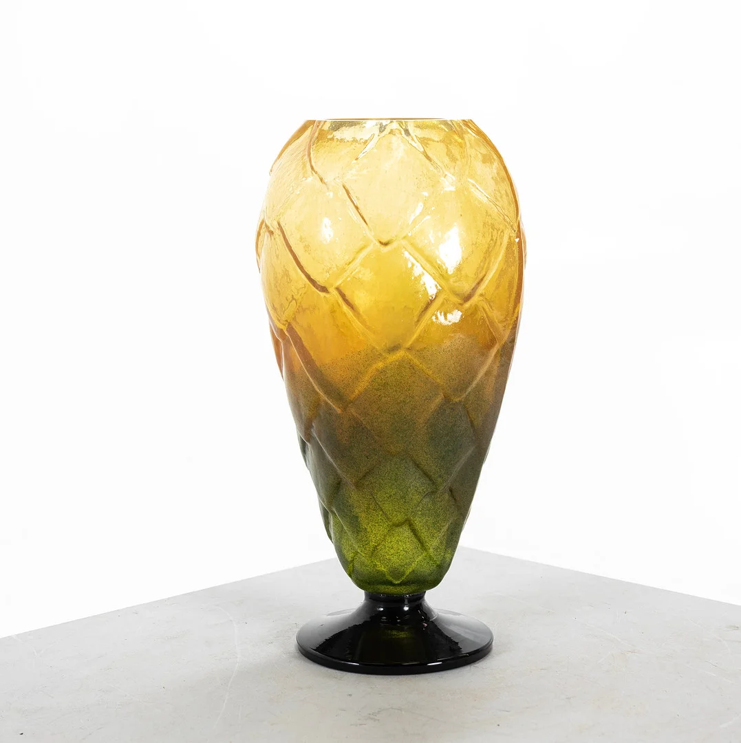 LUDVIG LÖFGREN. Vas, "Into the Woods Spruce Cone Vase", Målerås Glasbruk, numrerad 44120. — Art glass — Handelslagret Auktionsservice