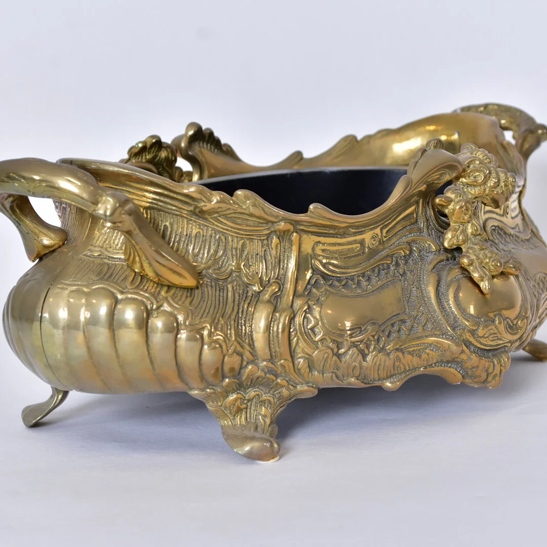 JARDINIÈRE, mässing med metallinsats. — Pewter, Brass & Copper — Halmstads Auktionskammare
