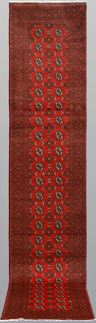 MATTA. Afghan gallerimodell, 385 x 77 cm. — Oriental Carpets & Textiles — Södermanlands Auktionsverk