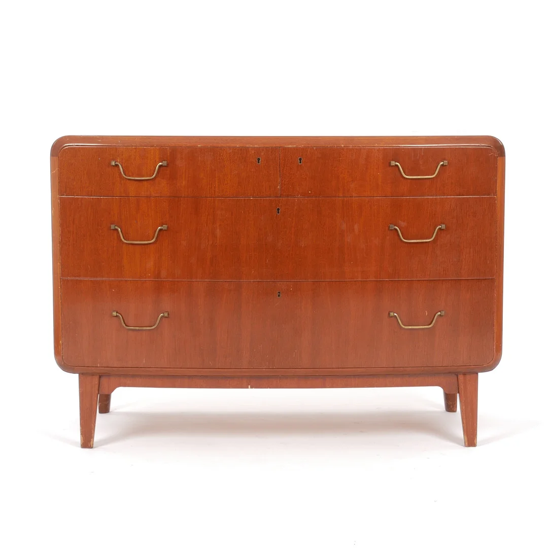 AXEL LARSSON. TILLSKRIVEN. Byrå, fyrlådig, Swedish Modern, Bodafors, 1940-tal. — Chests of drawers — Auktionsfirma Kenneth Svensson i Kalmar