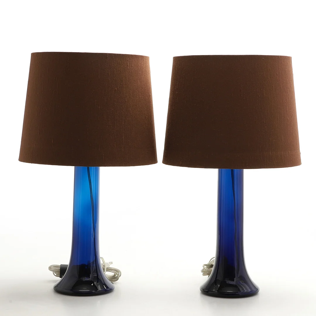 UNO & ÖSTEN KRISTIANSSON. BORDSLAMPOR, ett par, Luxus, Vittsjö. — Table Lamps — Crafoord Auktioner Malmö