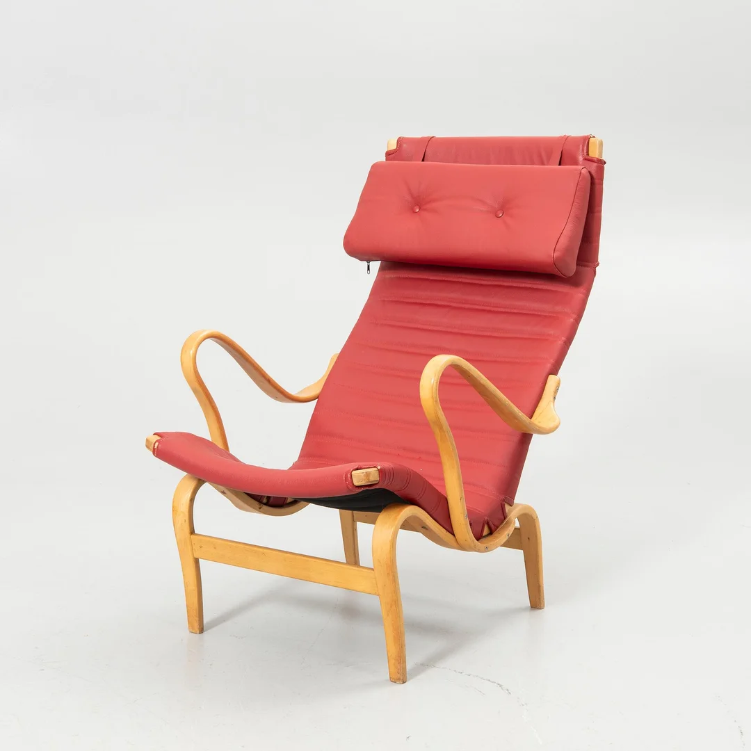 Bruno Mathsson, fåtölj, "Pernilla", Firma Karl Mathsson, Värnamo, 1900-talets andra hälft. — Design/Möbler — Bukowskis