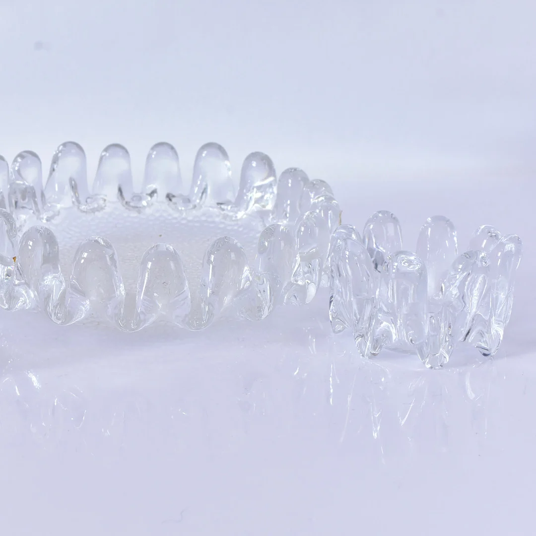 GÖRAN WÄRFF. LJU8SLYKTOR SAMT SKÅL, glas, "Sunflower", Kosta. — Utility glass — Halmstads Auktionskammare
