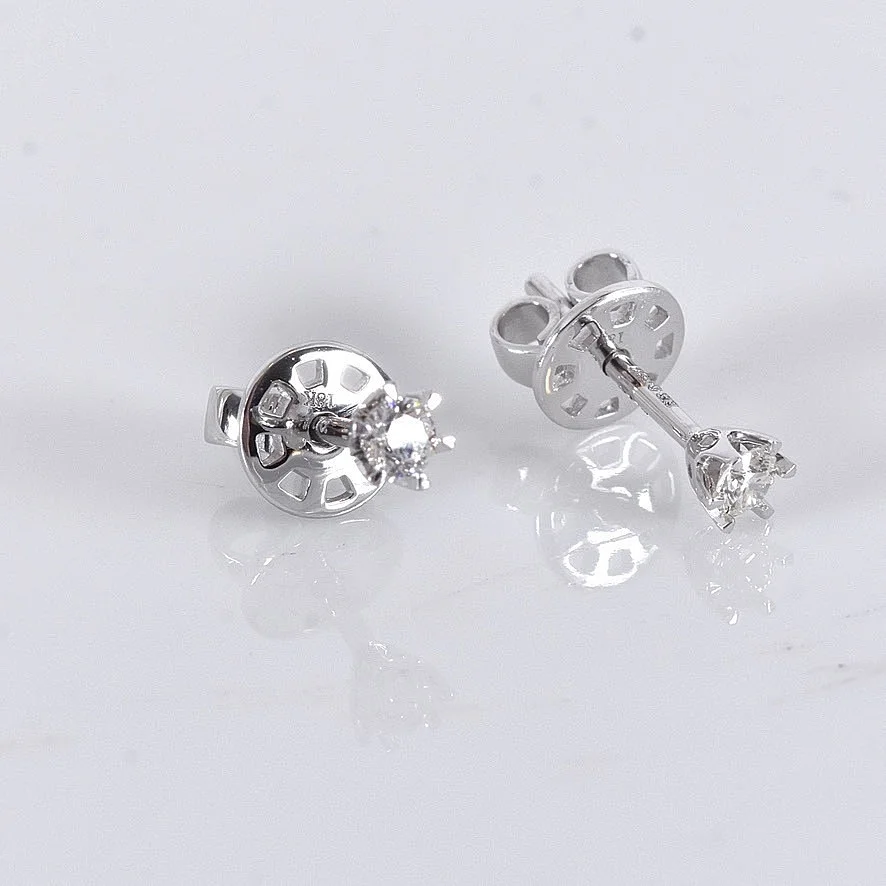 ENSTENSÖRHÄNGEN, 0,17ct, vitguld 18K. — Earrings — Halmstads Auktionskammare