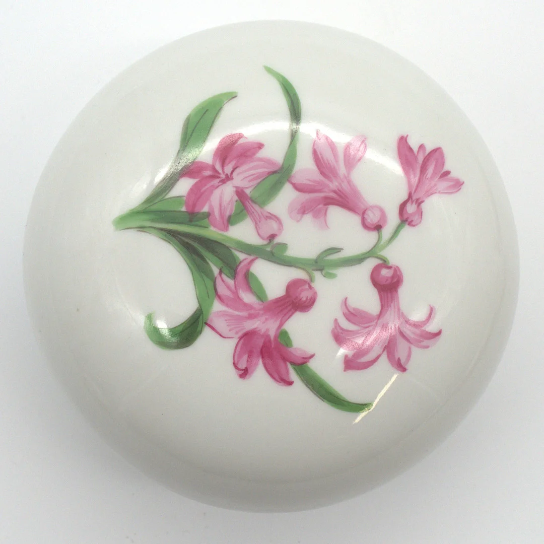 MEISSEN DECKELDOSE MIT BLUMENMALEREI, 1924-1934, 2.WAHL. — European — Kunst- und Auktionshaus Kleinhenz