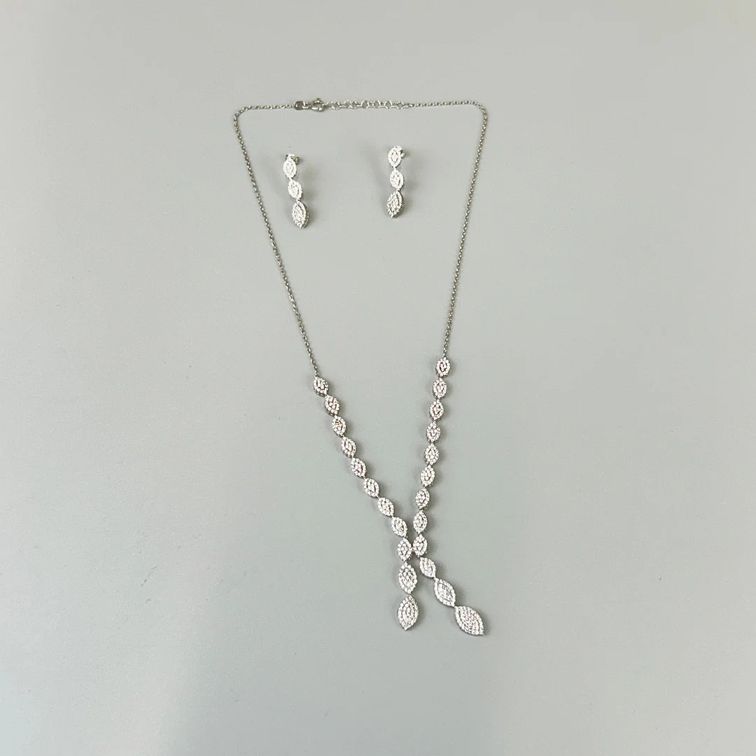 HALLMARKED SILVER NECKLACE ETC. — Necklace — Chalkwell Auctions
