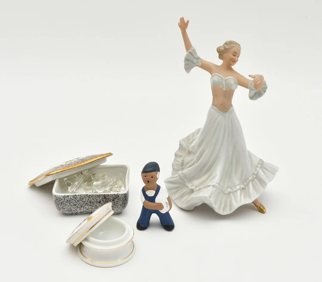 Figuriner & nipperaskar. 4st. — European — Connoisseur Bokauktioner