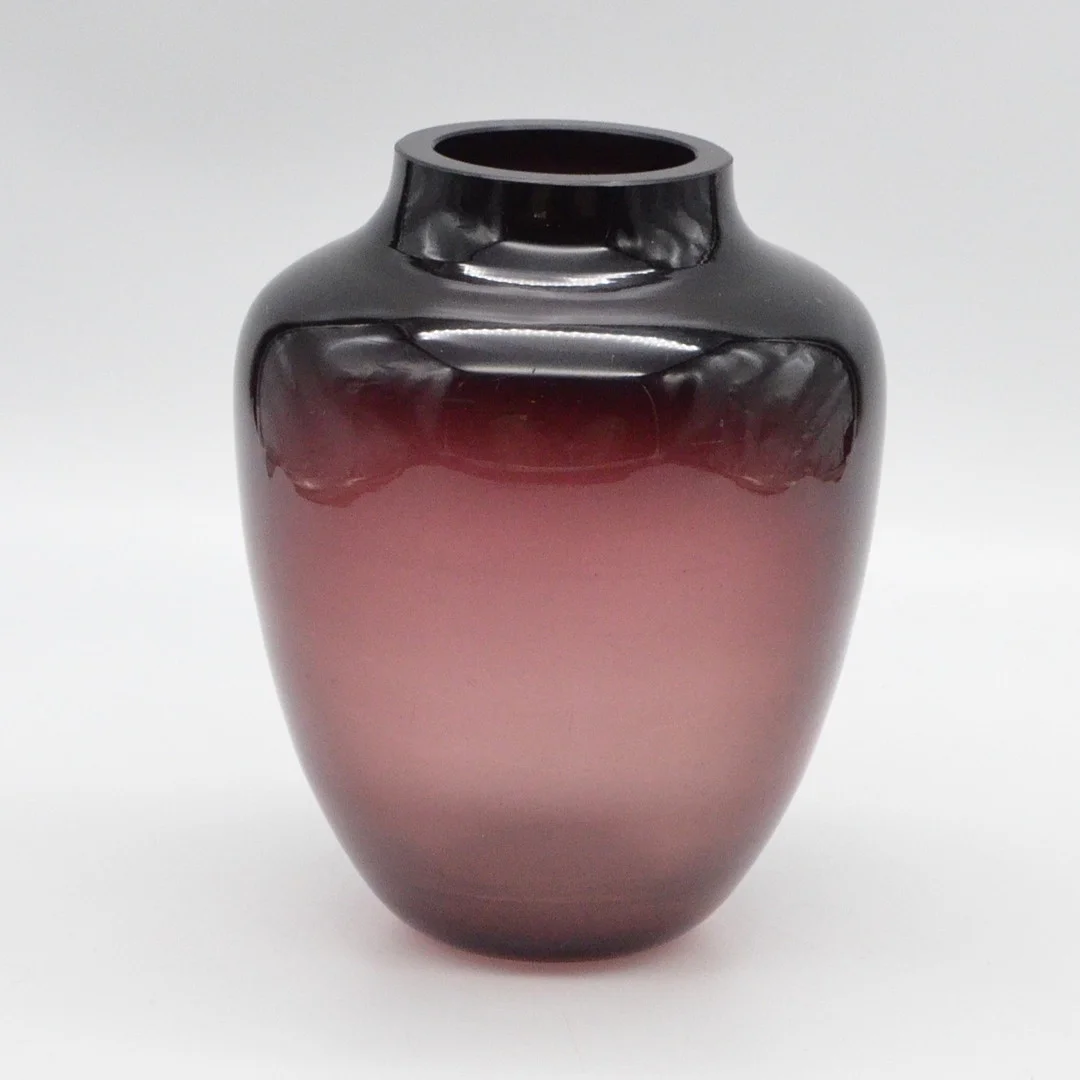 MURANO DESIGNERVASE, STUDIOGLAS, AMETHYST-FARBE, ITALIEN, UM 1950. — Art glass — Kunst- und Auktionshaus Kleinhenz
