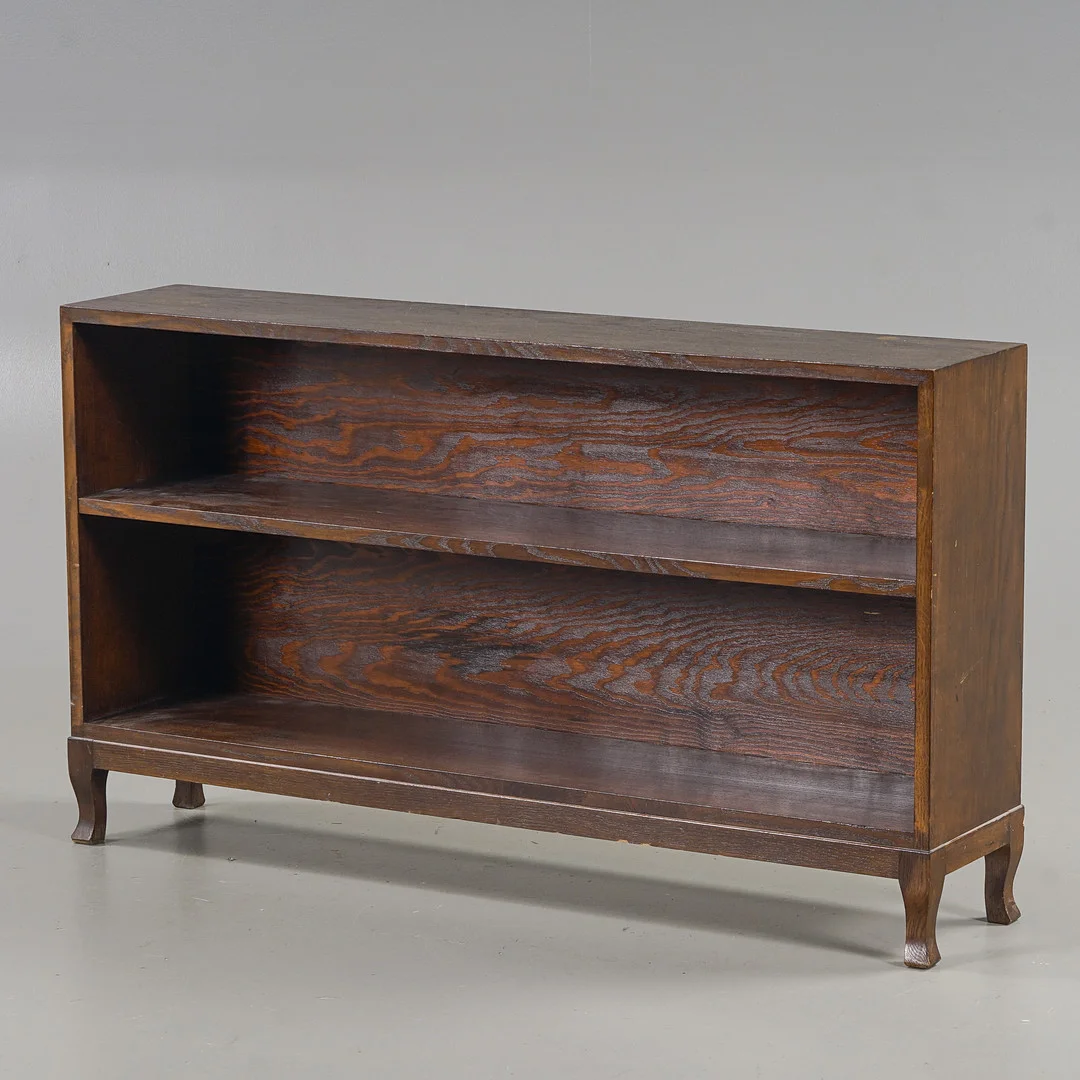 BOKHYLLA Mörkbetsad ek, 1920/30-tal. — Cupboards, Cabinets & Shelves — Karlstad Hammarö Auktionsverk
