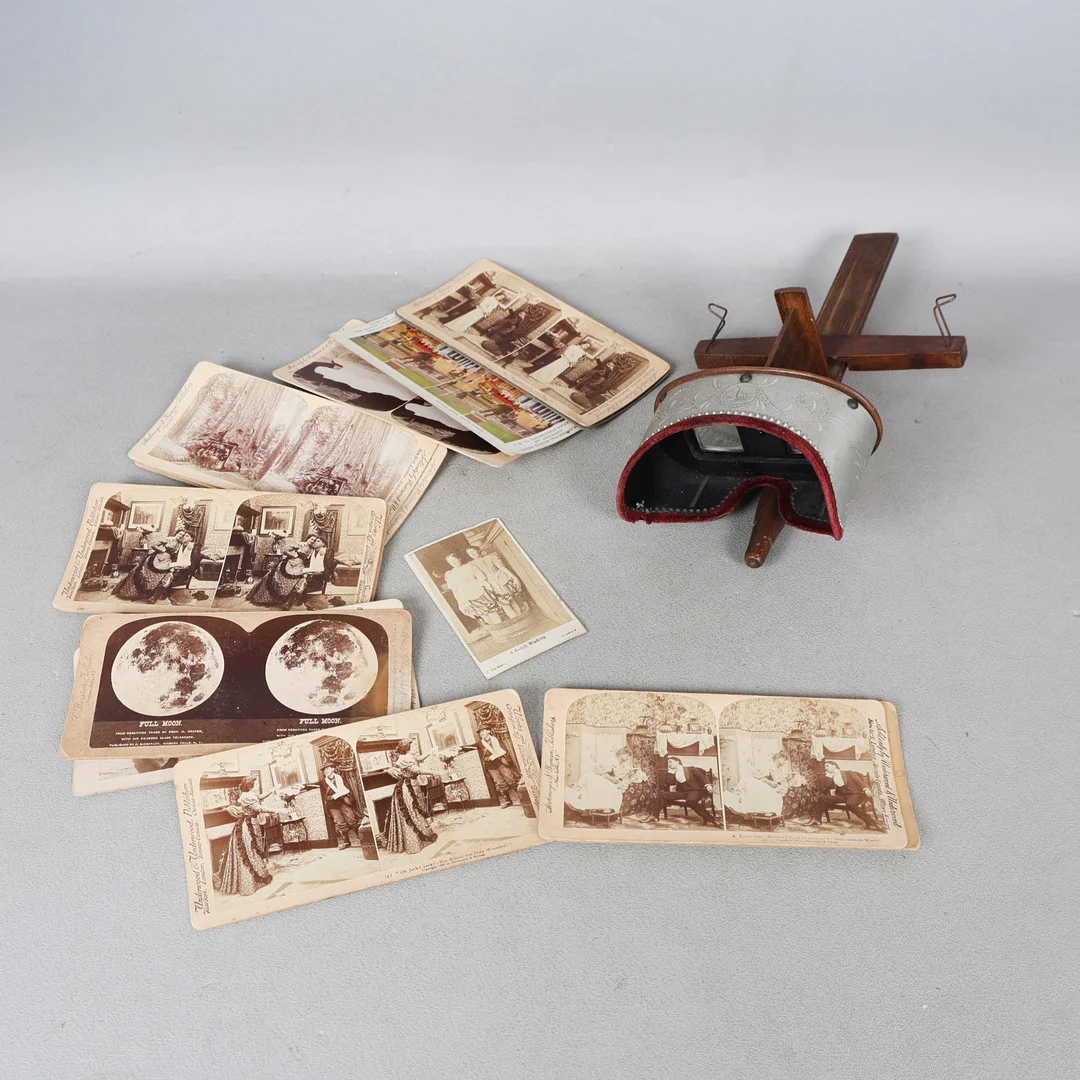 A MONARCH STEREOSCOPIC VIEWER WITH CARDS. — Other — Bishop & Miller