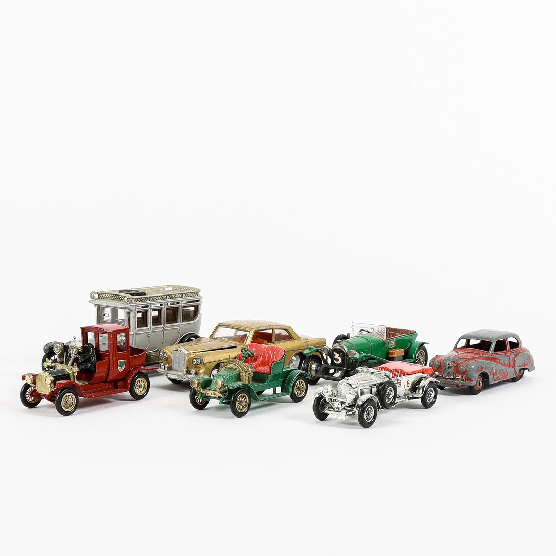 MODELLBILAR 7 stycken, olika engelska tillverkare. — Model cars — Karlstad Hammarö Auktionsverk
