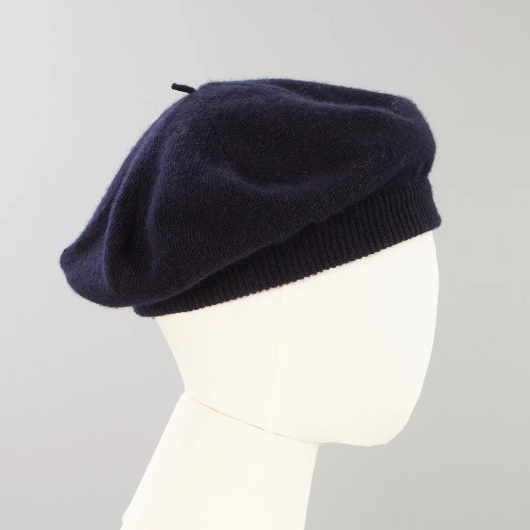 CHANEL. Baskenmütze. — Vintage & Designer Fashion — Stockholms Auktionsverk Hamburg