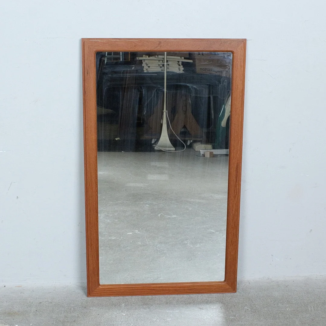 Skandinavischer Wandspiegel aus Teak der 1970er. — Mirrors — Stockholms Auktionsverk Düsseldorf/Neuss