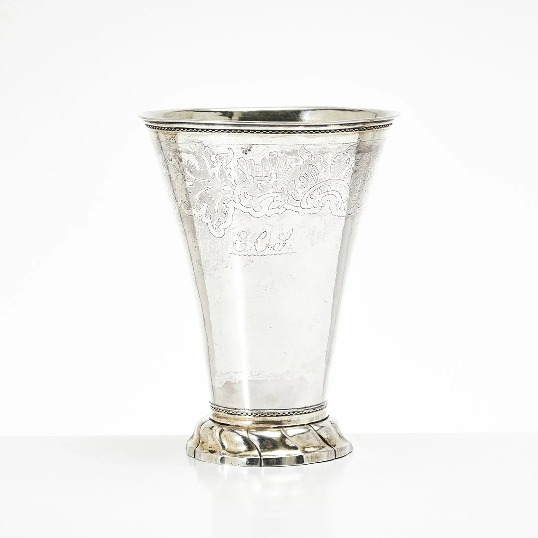 ERIK LEKBERG (VERKSAM 1751-1793). Bägare, silver, Nora 1773, gustaviansk. — Silver — Stockholms Auktionsverk Magasin 5